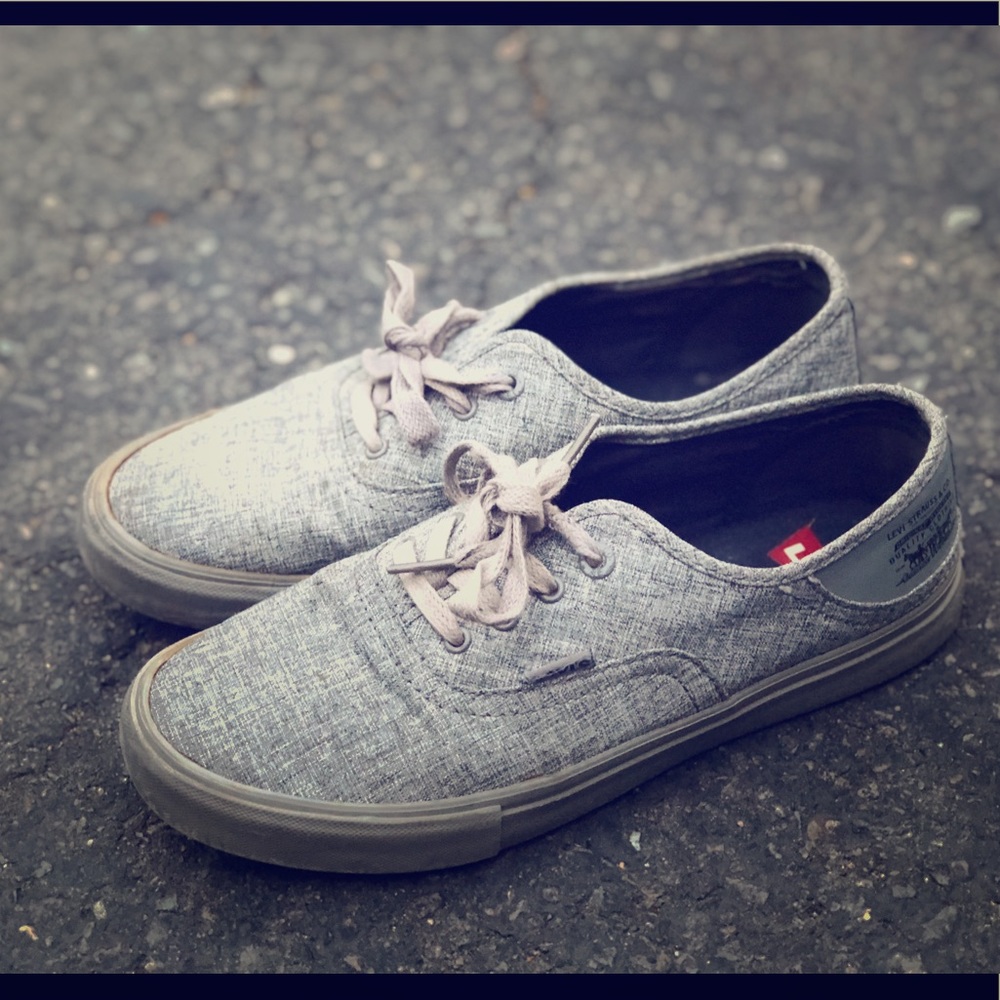 Levi’s - women’s shoes - size:7